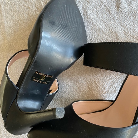 Bonnibel 5” black vegan leather heel slides. US 9 - Picture 6 of 8